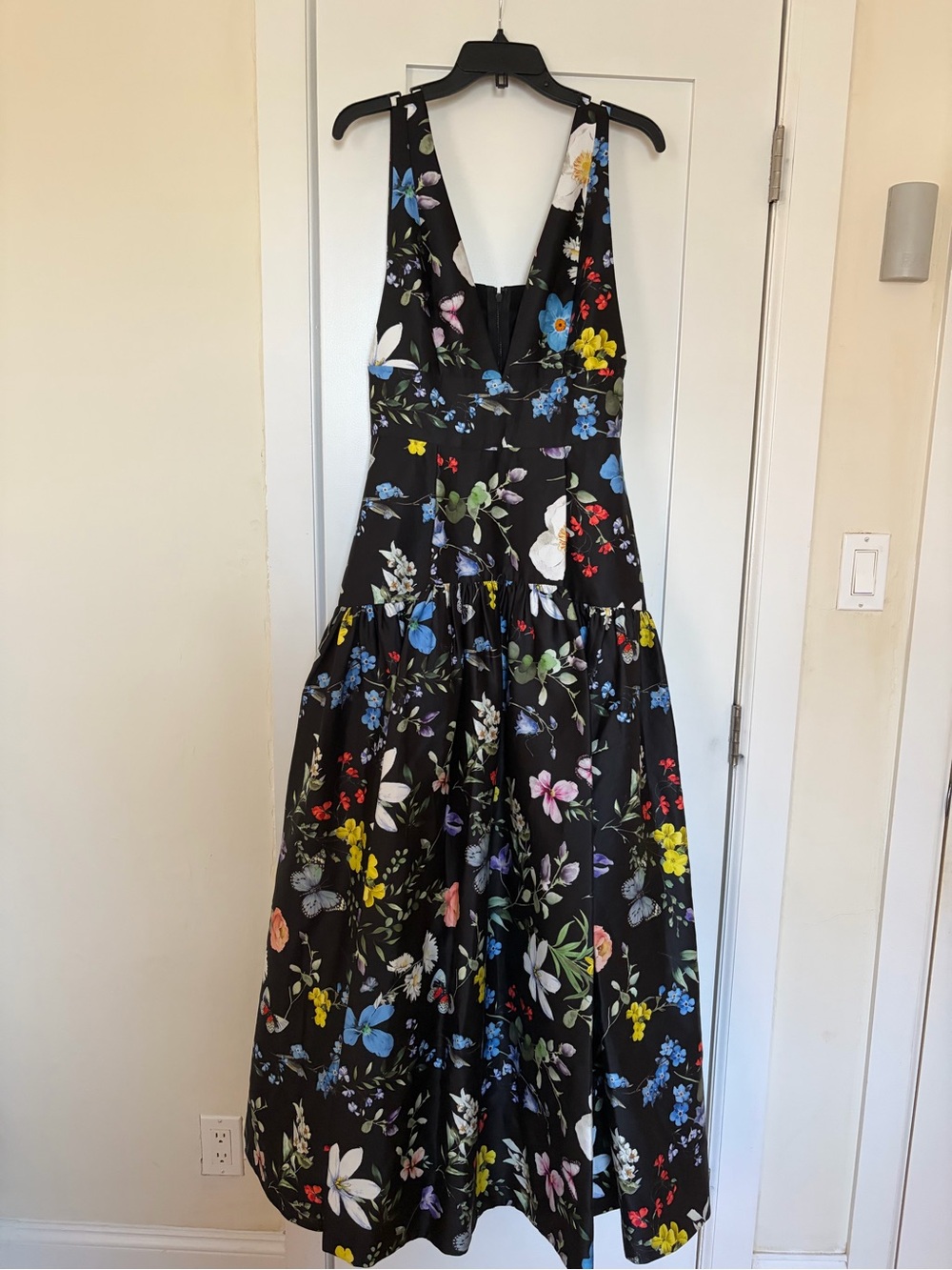 Alice + Olivia Black Floral Plunge Maxi Dress - Picture 8 of 11